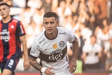 Olimpia se quedó con el clásico paraguayo tras vencer 2-1 a Cerro Porteño