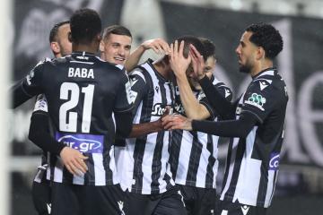 Con Peña de titular, PAOK goleó por 7-0 a Lamia por la liga griega