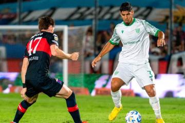 Romero se quedó en el banco en caída de Banfield