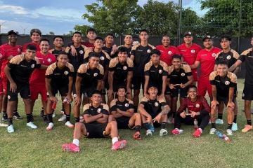 Universitario tuvo su primer entrenamiento en Paraguay pensando en la Copa Libertadores Sub 20