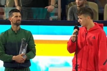 Mensik tras ganarle la final a Djokovic: "Eres la razón por la que estoy aquí"