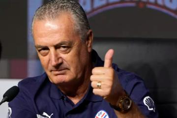 Gustavo Alfaro anunció la convocatoria de Paraguay para enfrentar a Chile y Colombia