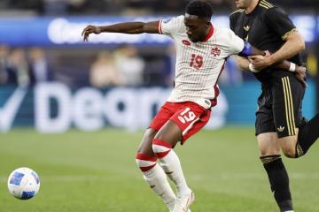 Alphonso Davies estará fuera de las canchas varios meses