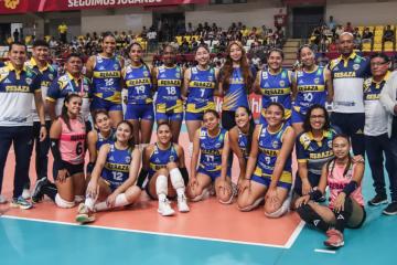 Rebaza Acosta venció en sets corridos a Atenea por la Liga Peruana de Vóley