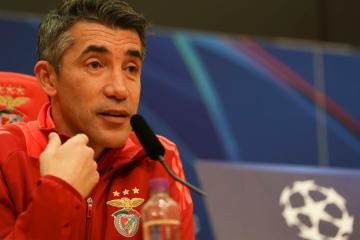 DT de Benfica: "Tenemos que aprovechar los espacios que nos deje el Barcelona"