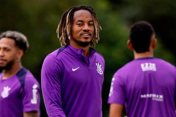 André Carrillo volvió a los entrenamientos en Corinthians