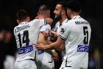 Sergio Peña se quedó entre los suplentes en gran triunfo del Paok de visita sobre el AEK