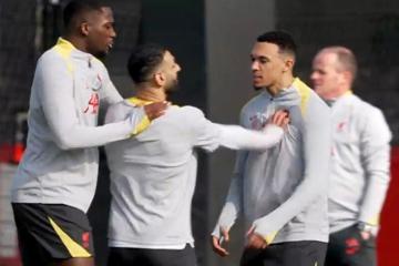 Jugadores del Liverpool tuvieron discusión durante entrenamiento