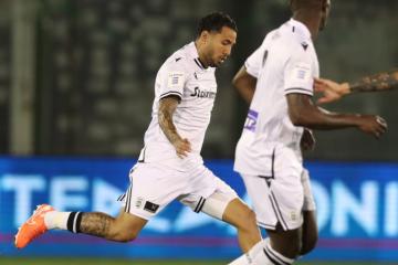 Con Sergio Peña en cancha, PAOK cayó por 2-1 ante Athens Kallithea por el campeonato griego