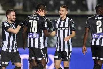 Con Peña entre los suplentes, Paok venció en casa a Asteras por la liga griega