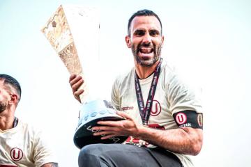 Universitario y la FPF se pronunciaron tras anuncio de retiro de José Carvallo