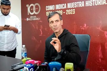Bustos: "Fue muy difícil tomar esta decisión, porque tuve en la U casi 16 meses espectaculares"