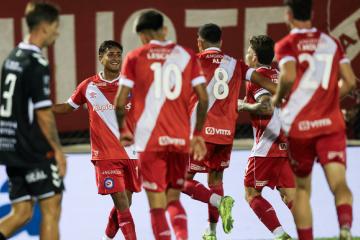 Argentinos Juniors goleó en su debut y clasificó en la Copa Argentina
