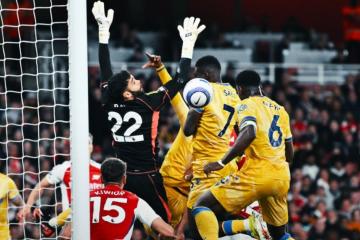 Arsenal empató de local y dejó a Liverpool a un punto del título