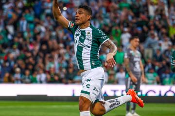 ¿Regresa a Perú? Santos Laguna anunció la salida de Anderson Santamaría