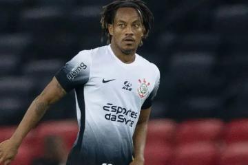 Carrillo fue titular en derrota de Corinthians
