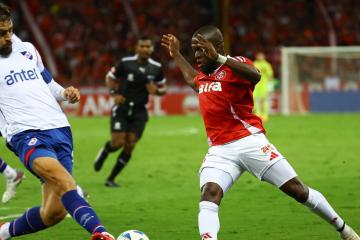 Internacional y Nacional protagonizaron gran partido en Porto Alegre