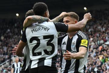 Newcastle aplastó al Manchester United y sumó su quinta victoria consecutiva