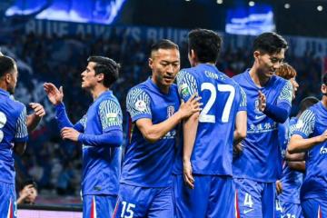 Sin Ormeño, Qingdao Hainiu cayó 3-2 ante Shanghai Shenhua y sigue como colero en China