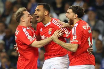 Benfica goleó 4-1 a Porto de visita en el clásico portugués para tomar la cima