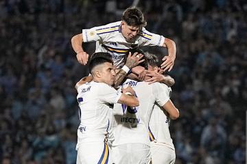 Advíncula le ganó el duelo de peruanos a Reyna en la liga argentina