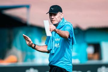 Autuori: "Del segundo tiempo no rescato nada, hay que olvidarlo"