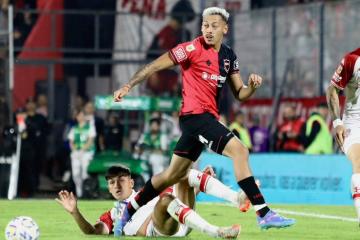 Newell's venció 2-0 a Huracán