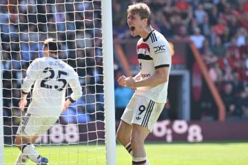 Manchester United salvó empate en el final