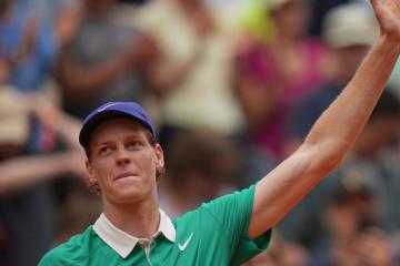 Jannik Sinner arrasa en Roland Garros y avanzó a octavos tras vencer a checo Lehecka