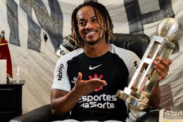 DT de Corinthians sobre Carrillo: "Por el sector derecho crea buenas situaciones y aporta mucho al equipo"