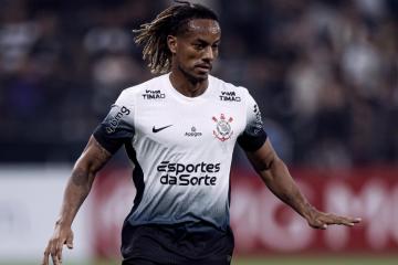 Carrillo entró en victoria de Corinthians en Copa de Brasil