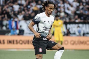 Carrillo ingresó en derrota de Corinthians en el Brasileirao
