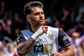Valencia otra vez se hizo fuerte en Mestalla y goleó 3-0 al Getafe