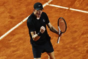 Jannik Sinner se metió a cuartos de final en Roma