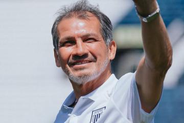 Navarro: "No tiene nada que ver las decisiones arbitrales con el rendimiento del equipo"