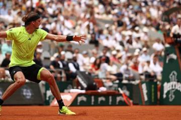 Alexander Zverev se impone al italiano Cobolli y ya está en octavos del Roland Garros