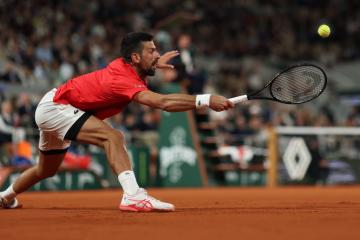 Djokovic sigue a paso firme en el Roland Garros