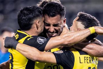 Peñarol le volteó el partido a Olimpia y avanzó a octavos de final
