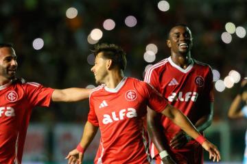 Inter de Porto Alegre goleó y no tuvo problemas para avanzar de ronda en Copa de Brasil
