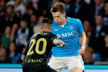 Napoli empató 2-2 con Genoa y mantiene la punta