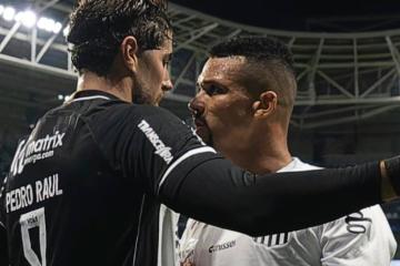 En partido válido por la jornada 8 del Brasileirao, Santos empató sin goles frente a Ceará.   Con una nueva ausencia de Neymar Jr. el conjunto 'Peixe' poco pudo hacer para vencer la resitencia de su rival que logró rescatar un punto en condición de visita.  Precisamente Ceará llegó a los 12 puntos y marcha sexto, mientras que Santos apenas tiene 5 puntos en el Brasileirao donde marcha penúltimo.  El próximo partido Santos visitará al Corinthians de André Carrillo, mientras que Ceará será local ante Sport Re