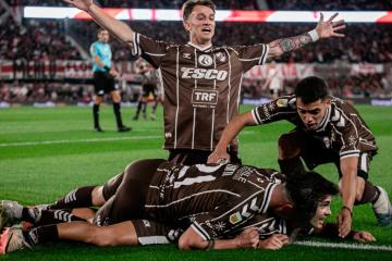 ¡Golpe monumental! Platense venció en penales a River y lo eliminó en Apertura argentino