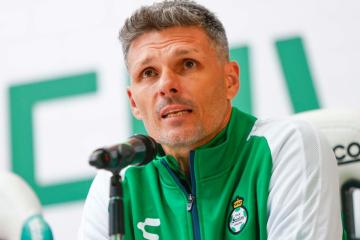 Santos Laguna, de Aquino y Santamaría, cesó a su entrenador