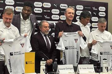Tiago Nunes fue presentado oficialmente como nuevo DT de LDU