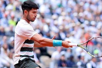 Alcaraz avanzó a segunda ronda en Queen's