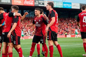 Mirandés goleó a Racing y buscará su primer ascenso a primera división de España