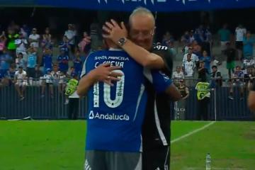 ¿El último abrazo? Jorge Célico no seguiría en Emelec