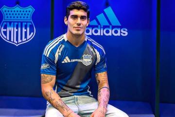 (FOTOS) Alfonso Barco posó con la camiseta de Emelec