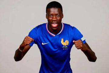 Chelsea anunció fichaje de francés Sarr