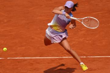 Swiatek y Sabalenka ganaron y se enfrentarán en 'semis' de Roland Garros